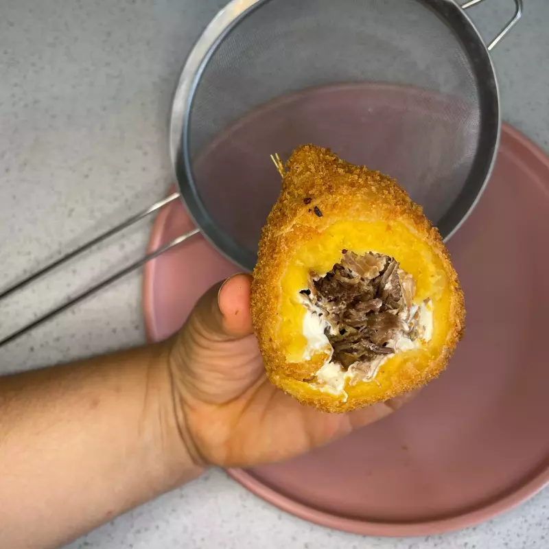 Coxinha gourmet de costelinha