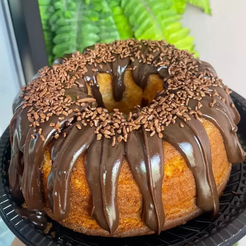 Bolo 15f. amant. c/ cob. chocolate