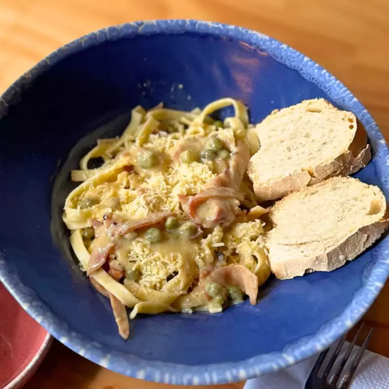 Pastas en prosciutto e piselli