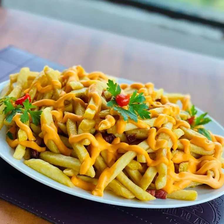 BATATA FRITA, BACON E CHEDDAR