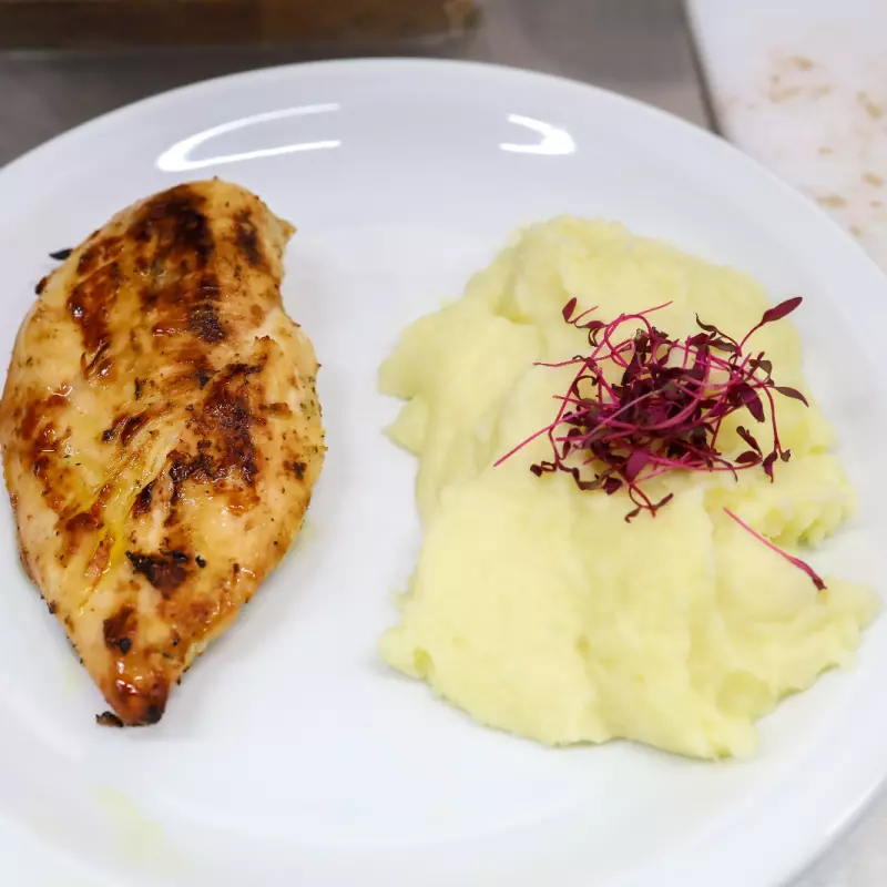 Peito de frango c/ Purê