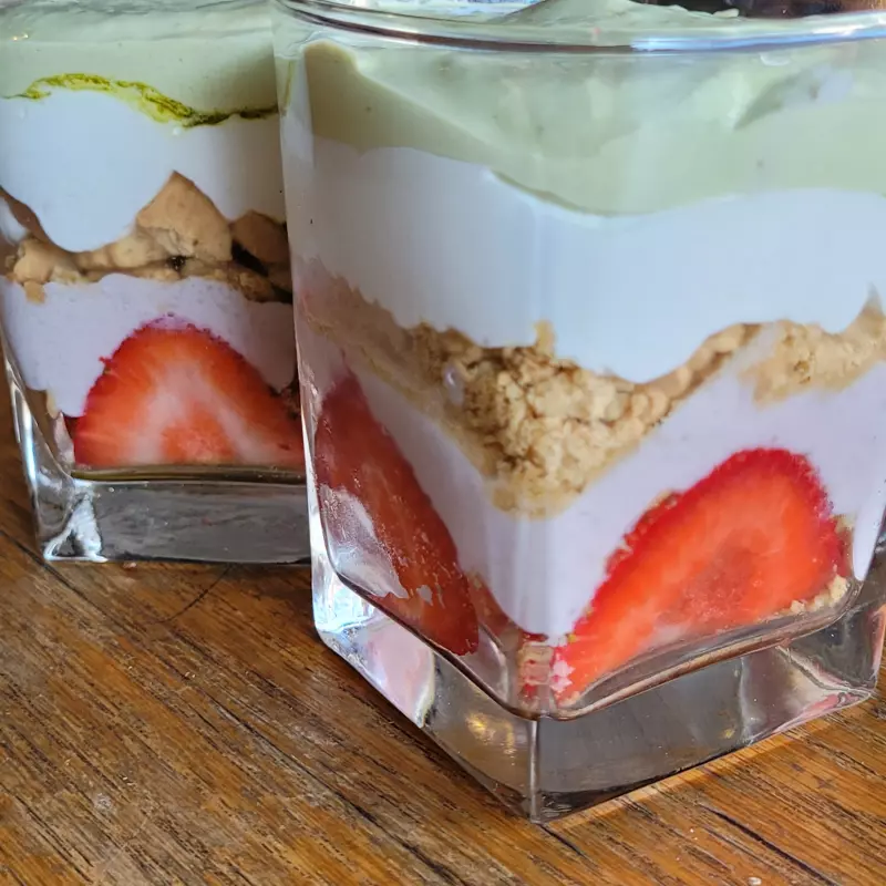 Parfait matcha y fresa