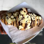 Croissant de Chocolate y Almendras