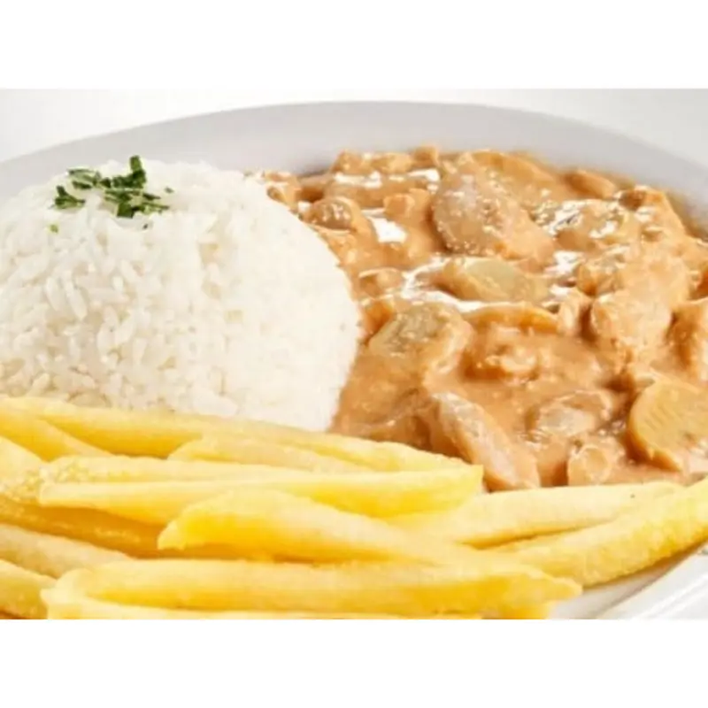 Strogonoff de Frango com Fritas