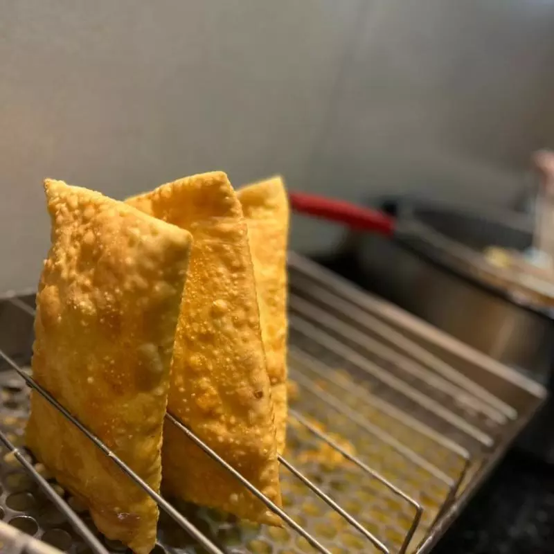 pastel de calabresa queijo