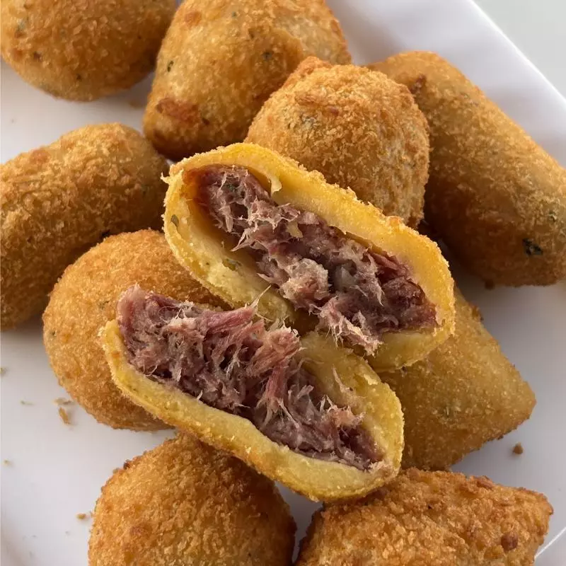 10 Mini Bolinho de charque