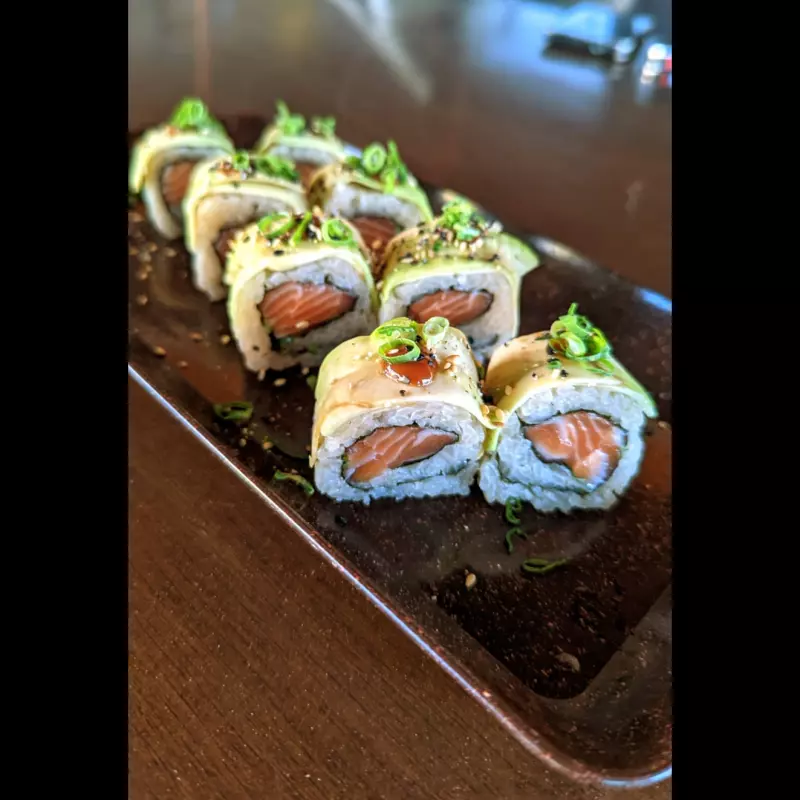 URAMAKI AVOCADO