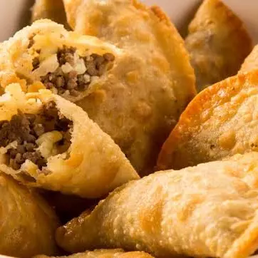 Mini Pastelzinho de Carne com Ovo
