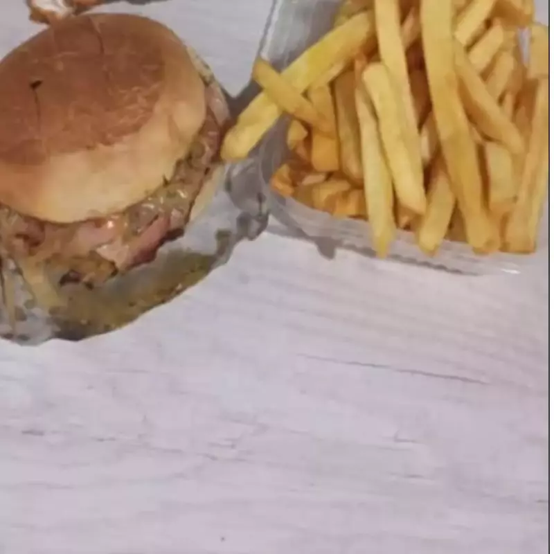 Hamburguesa casera doble c/papas