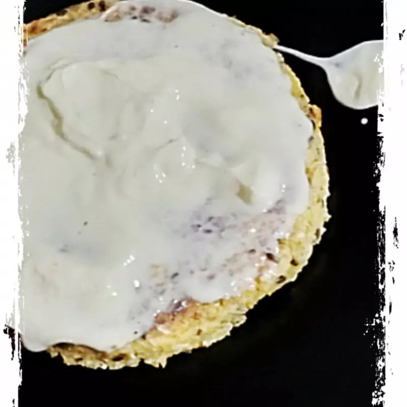 Arepa integral con queso crema