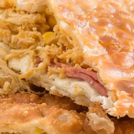 Frango, Calabresa, Requeijão e Milho