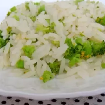 ARROZ COM BRÓCOLIS E ALHO