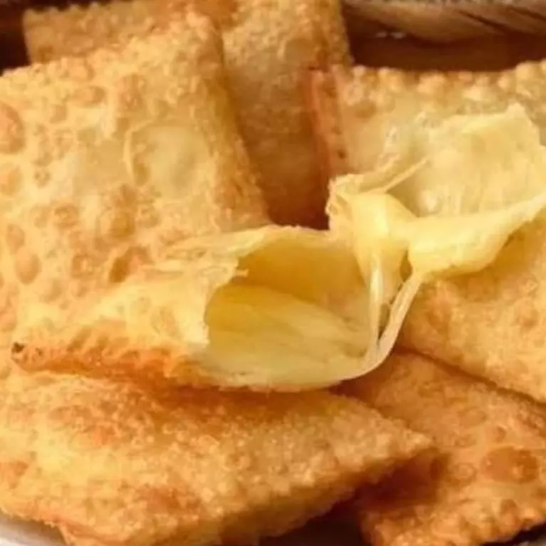 Mini pastelzinho de queijo