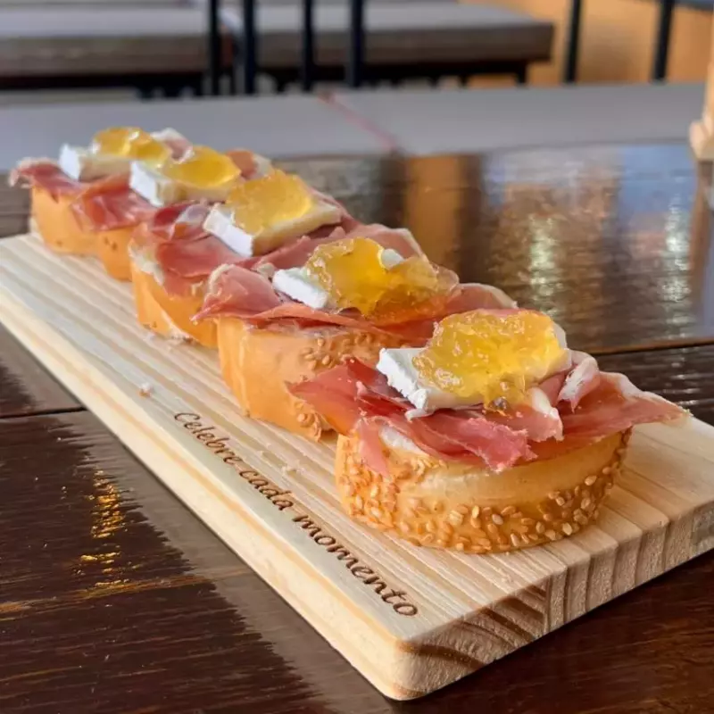Brusqueta de Parma, Brie e geleia