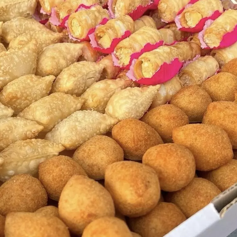 100 mini Salgados Fritos