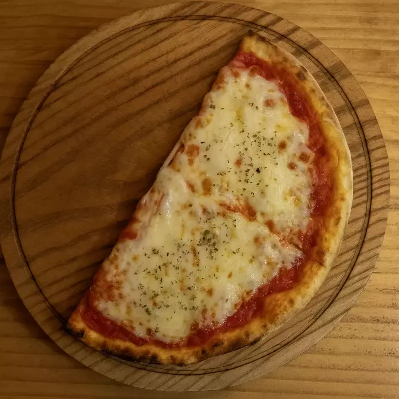 Media (1/2) pizza napolitana