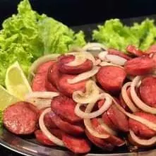 PORÇÃO DE CALABRESA ACEBOLADA 400G