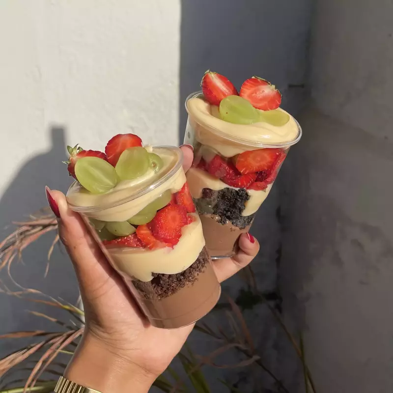 Copo de morango e uva