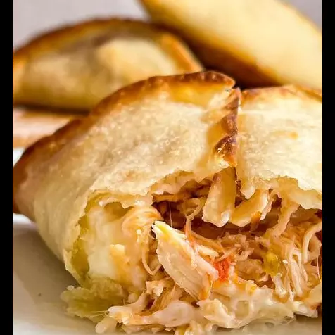 Esfiha de Frango com Catupiry