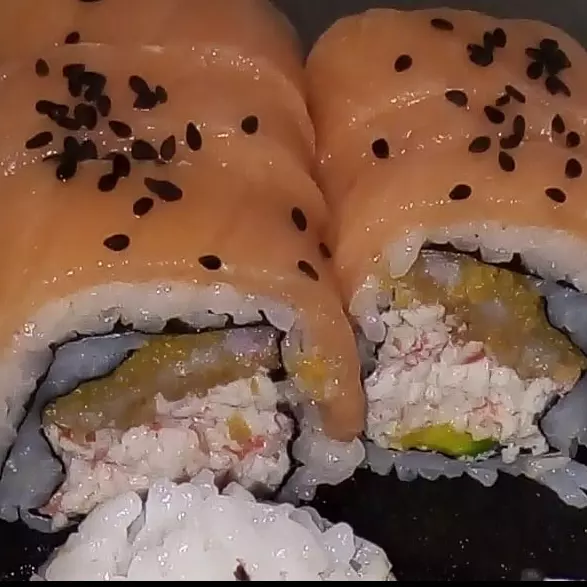 SALMON EBI ROLL