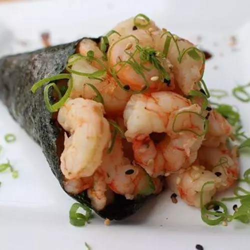 TEMAKI DE CAMARÃO TATAKI