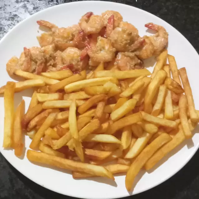Camarão ao Alho e Óleo c/ Fritas