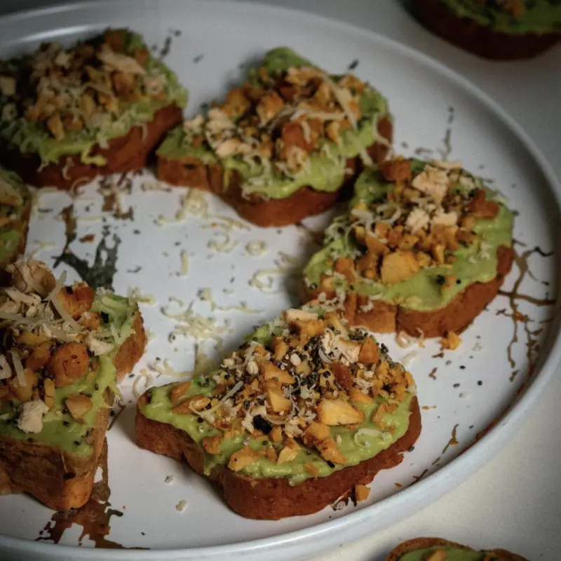 Mini Tostadas de Aguacate