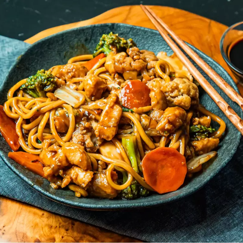 YAKISOBA DE FRANGO (500g)