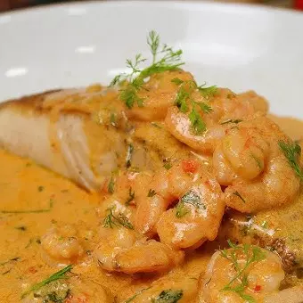 ROBALO EN SALSA DE CAMARON