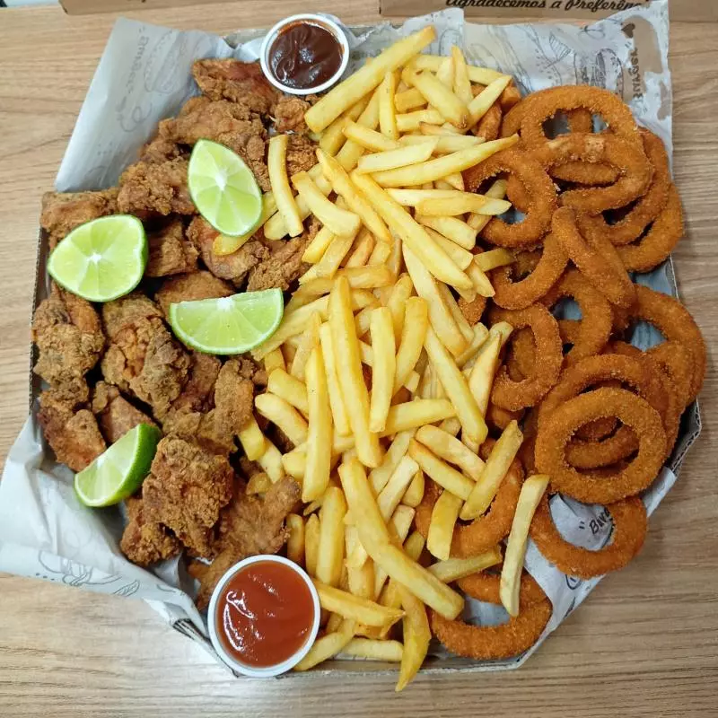 FRANGO PASSARINHO, BATATA E CEBOLA