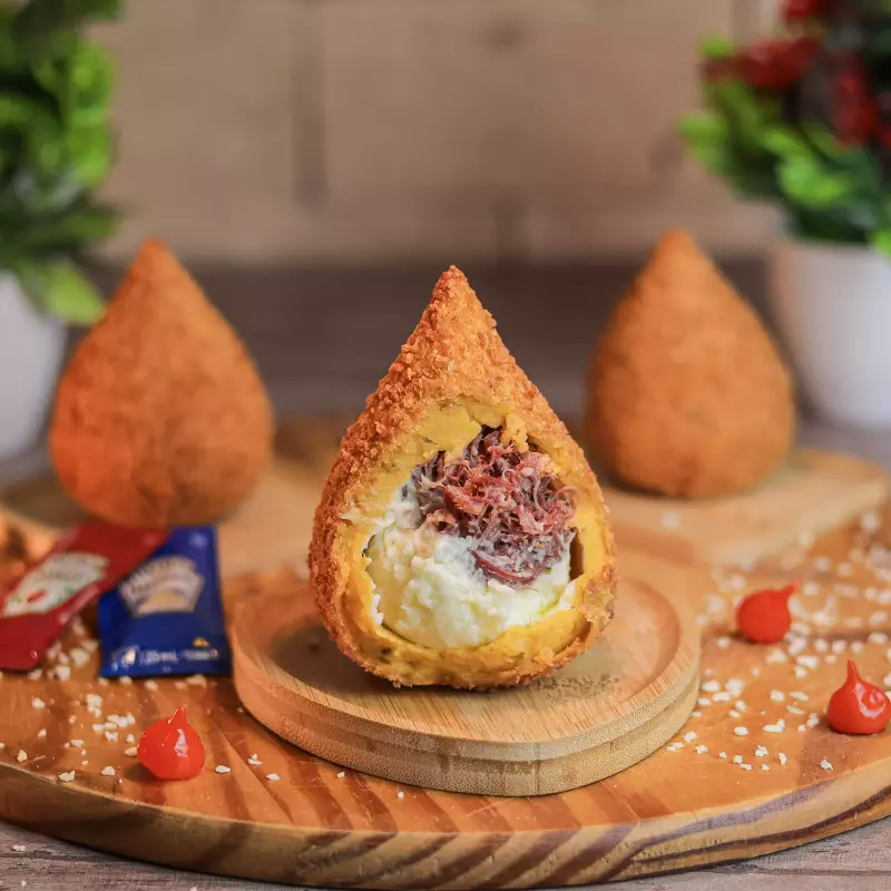 Coxinha Gourmet Carne Seca c Queijo