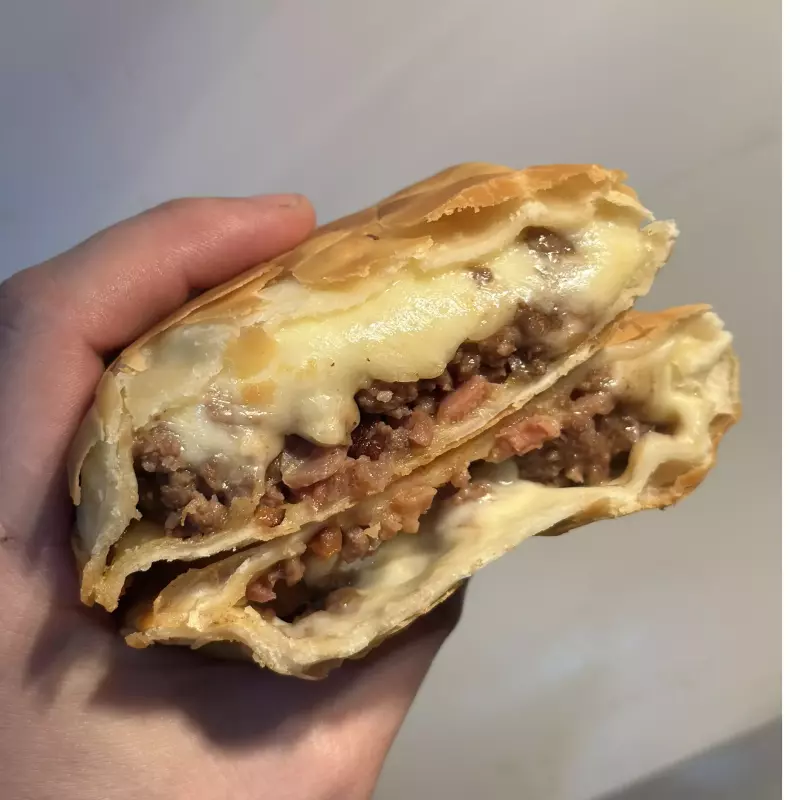 Carne, bacon e queijo