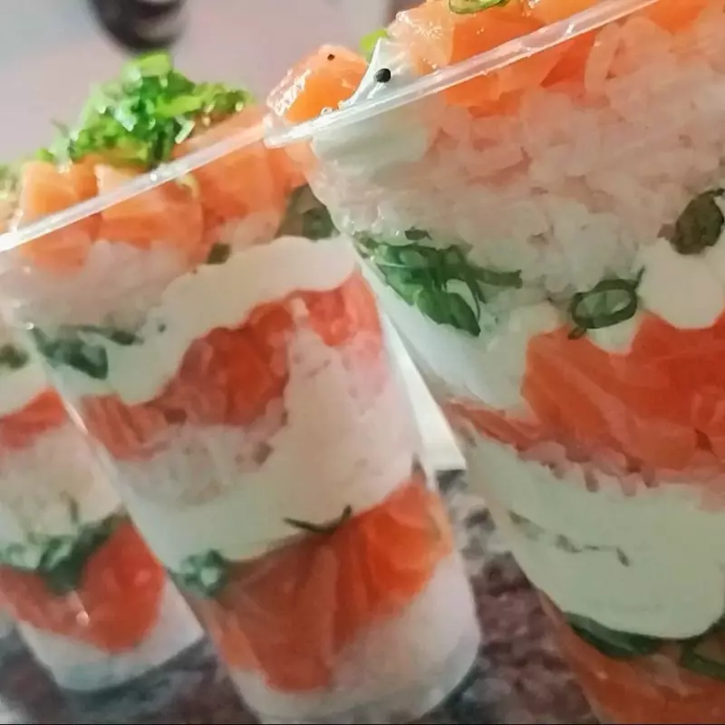 SUSHI CUP SALMÃO COM CAMARÃO