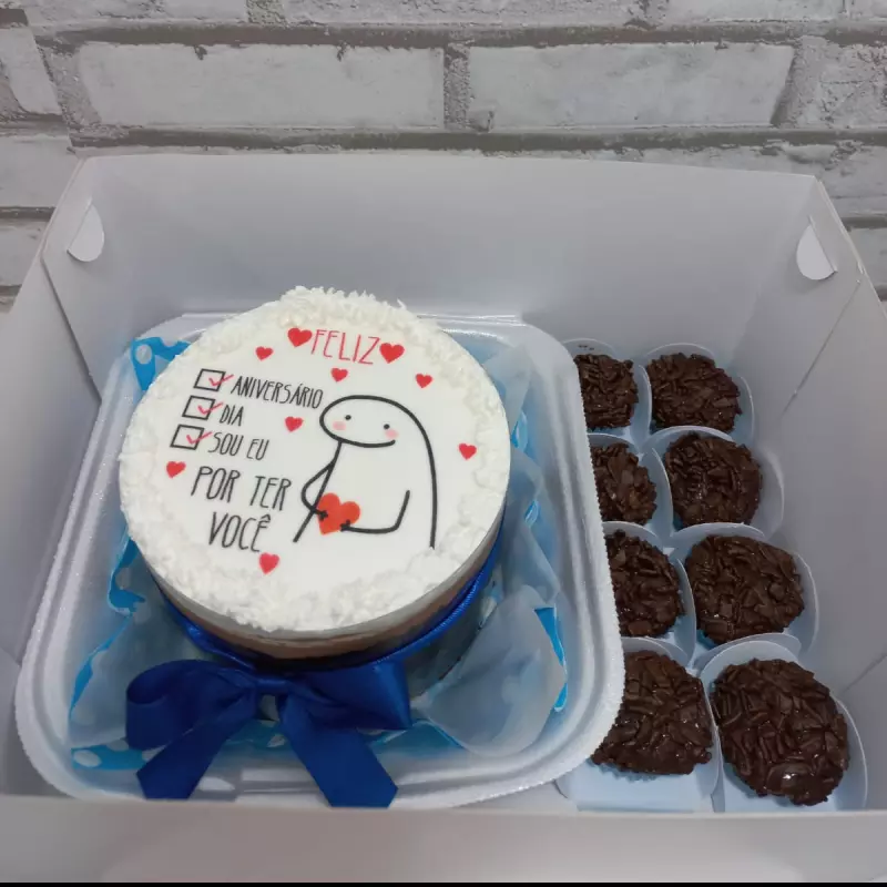 BENTÔ CAKE PERSONALIZADO E DOCINHOS