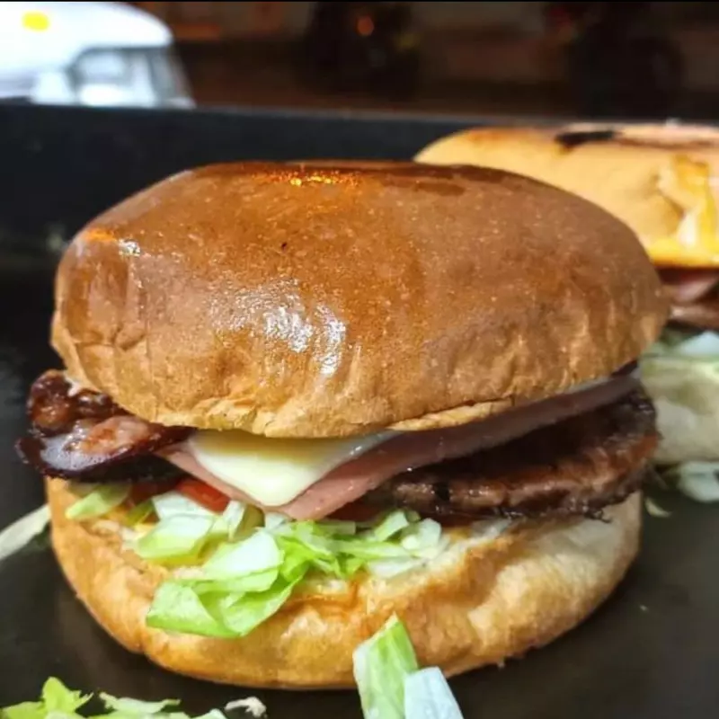 HAMBURGUESA TRADICIONAL