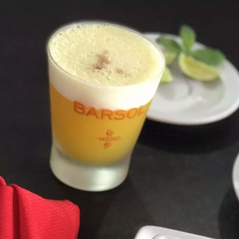 PISCO SOUR PASIÓN DE LA CHOLA (copa catedral)