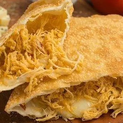 Pastel Frango com Queijo