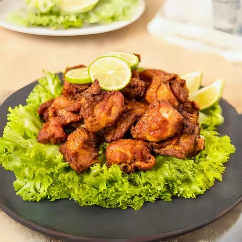 PORÇÃO DE FRANGO A PASSARINHO