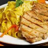 Fettuccine a la huancaina + chuleta