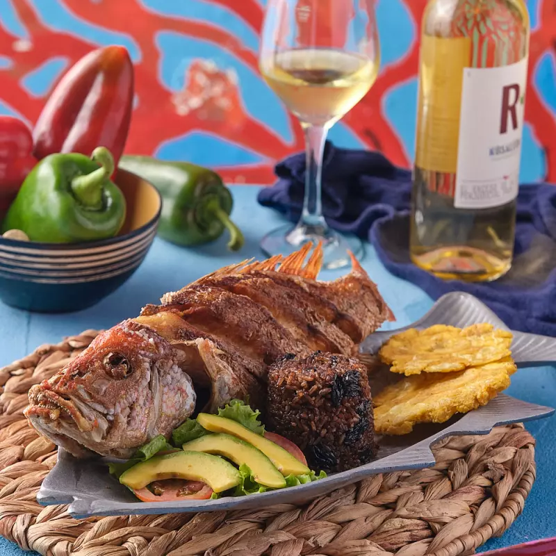 ⭐️Bandeja Típica con Pargo Frito