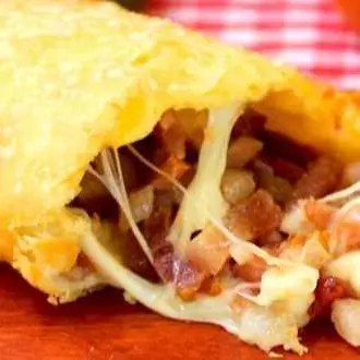 Pastel queijo e bacon