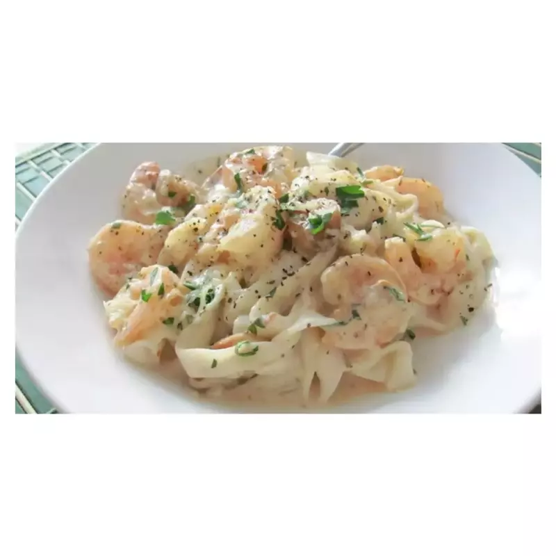 Fettuccine de camarão ao molho brco