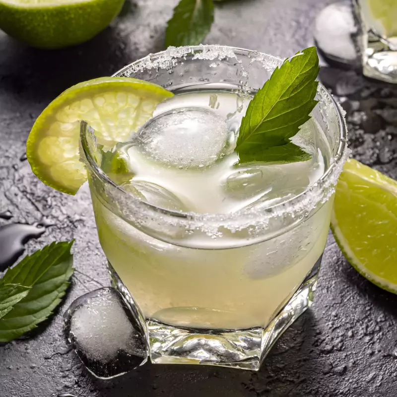 Caipirinha pinga com limão