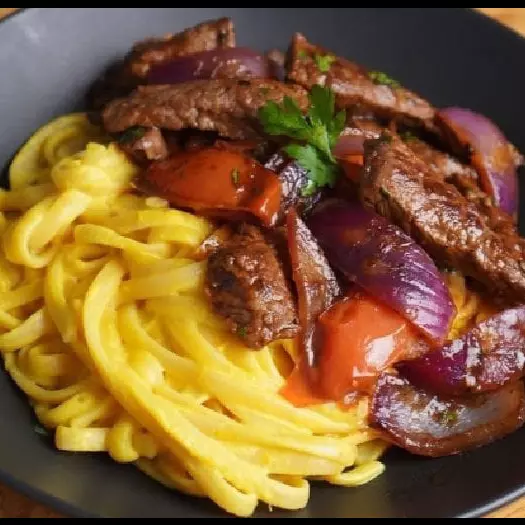 tallarines a la huancaina de pollo o