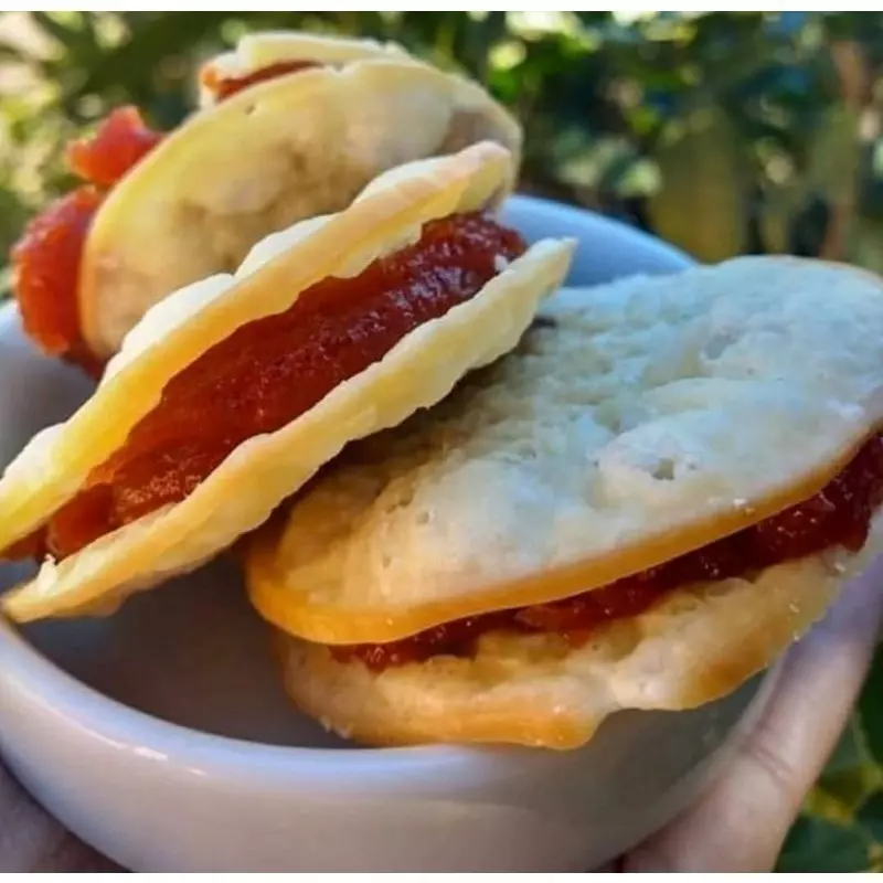 CHIPS DE QUEIJO PROVOLONE C GOIABADA