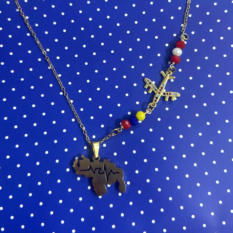 Collar mapa avión Perú Venezuela