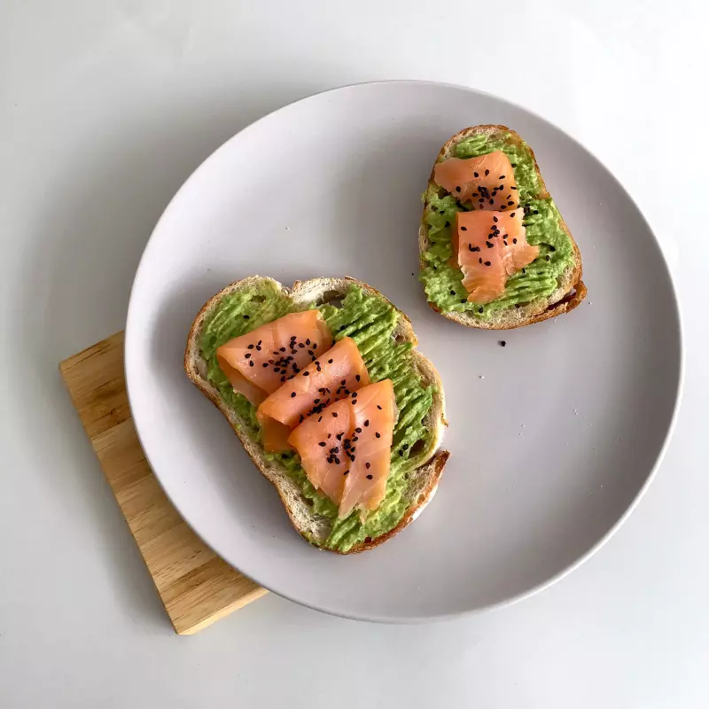 AVOCADO TOAST SALMON+CAFÉ+CONCHA
