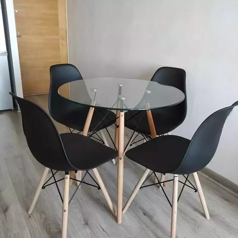 Mesa vidrio 80cm+ 4 sillas Eames