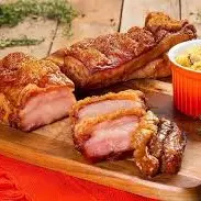 Panceta com vinagrete e farofa