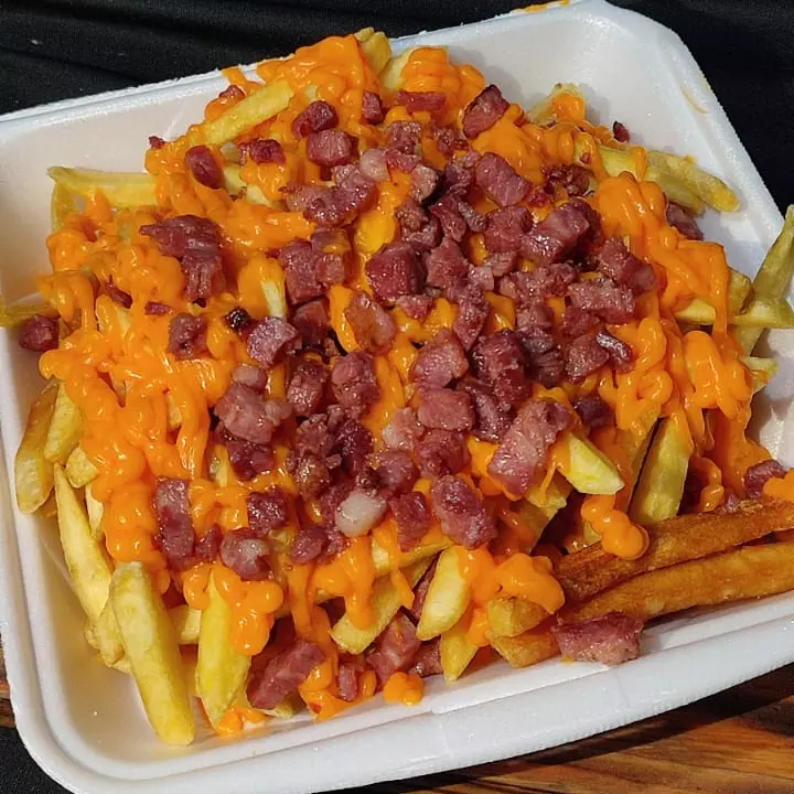 Batata com cheddar e bacon